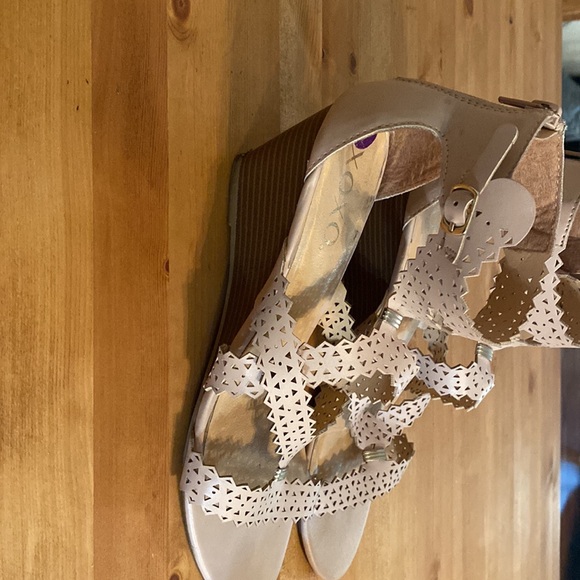 Blush pink dress shoes worn a couple of times. In good condition - Picture 3 of 6